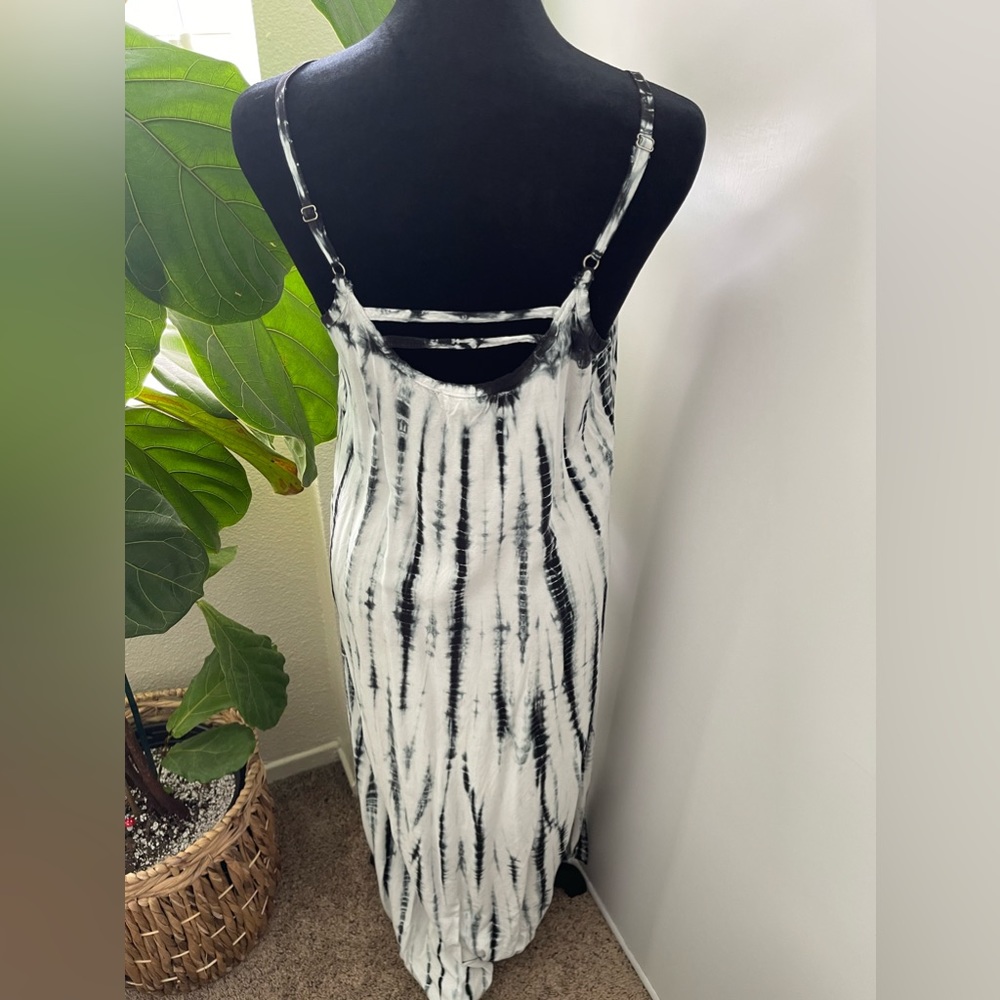 Dress - Picture 7 of 9